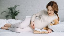 Best Pregnancy Books for Natural Mamas pregnancy post by Mama Natural